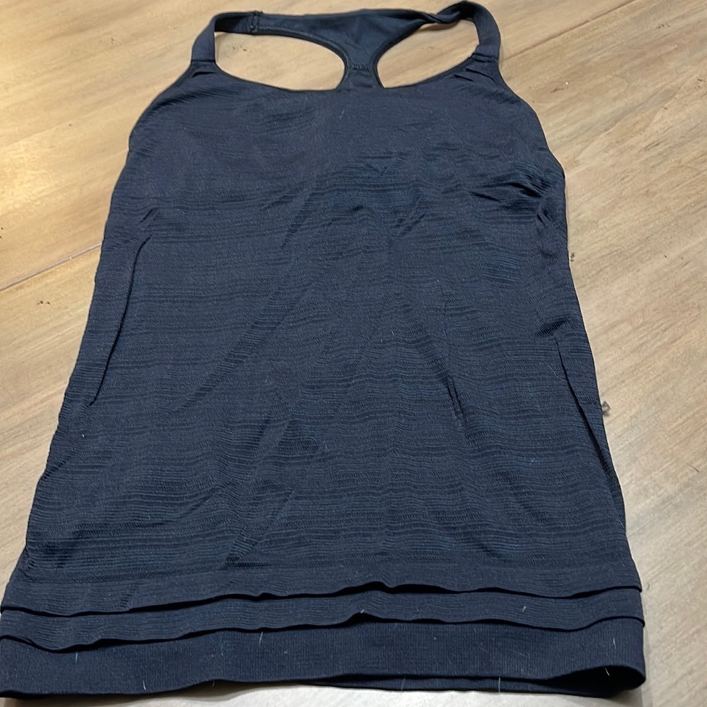 NWOT Athleta tank top with shelf bra Size S